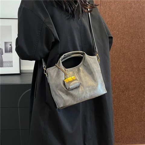 Borsa A Mano Retro In Pelle PU Da Donna Borsa A Tracolla Con Mini Ciondolo Borsa Moda Versatile Borsa Con Manico
