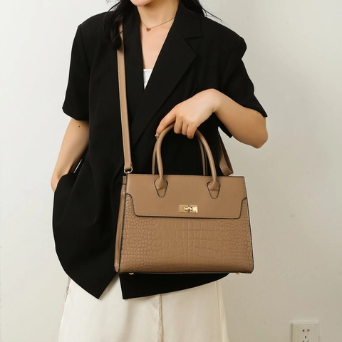PU Leather Crocodile Embossed Handbag Vintage Chic Large Capacity Tote Bag With Metal Turn-Lock And Adjustable Strap For Women