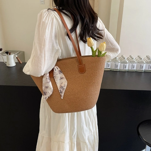 Große Kapazität Gewebte Stroh Tote Bag Mit PU Ledergriffen Und Dekorativem Satinnschal Sommer Strand Schulterhandtasche Für Frauen