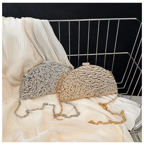 Halbmond Abendtasche Metall Gehämmerte Textur Kette Schulter Clutch Für Frauen Party Hochzeit Mode Glänzend