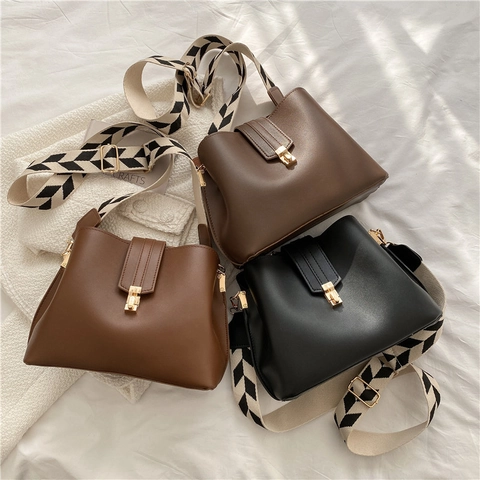 Women Retro PU Leather Crossbody Bag Wide Woven Geometric Strap Gold Metal Lock Square Shoulder Bag For Casual Daily Use