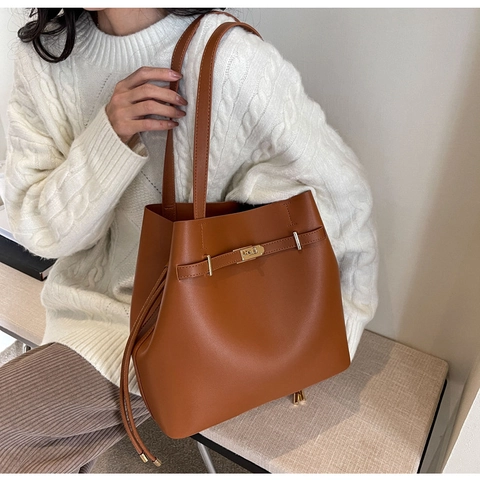 Damen PU Leder Einkaufstasche Große Kapazität Eimer Umhängetasche Mit Goldenem Drehverschluss Kordelzug Retro Minimalistisch Büro
