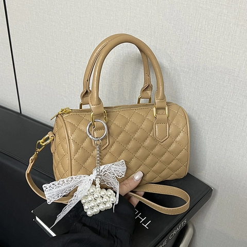 Borsa Boston Trapuntata Pelle PU Motivo Rombi Cuscino Borsa Tracolla Con Ciondolo Cuore Perla Artificial Fiocco Pizzo Per Donna