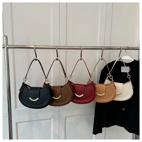Women Retro PU Leather Crescent Shoulder Bag With Gold U-Shape Buckle Magnetic Flap Adjustable Strap Minimalist Versatile