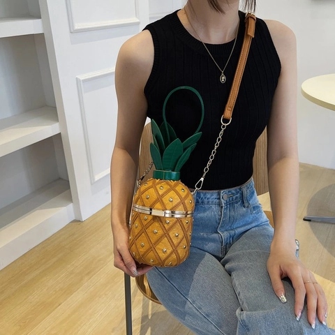 Borsa A Tracolla Ananas Forma Di Frutta Creativa Pelle PU Trapuntata Rivetto Catena In Metallo Novità Donna