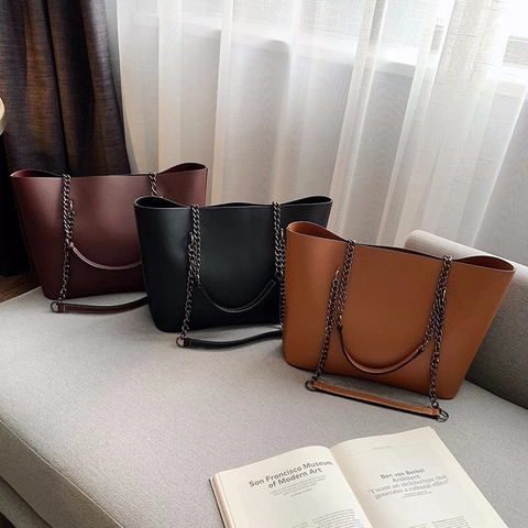 Large Capacity Tote Bag Women Minimalist PU Leather Retro Shoulder Bag With Metal Chain Strap Solid Color Commuter Handbag