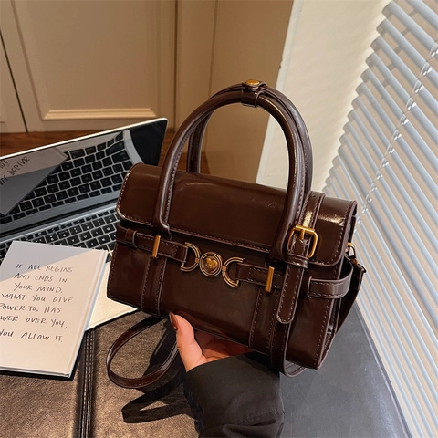 Women Vintage Shoulder Bag Glossy PU Leather Handbag With Heart Shaped Gold Buckle Retro Crossbody Bag For Daily Use