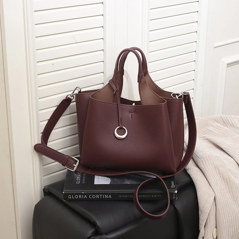 Retro Große Kapazität Tote Bag Lychee Narben PU Leder Handtasche Mit Metallring Dekor Verstellbarer Umhängegurt Für Frauen