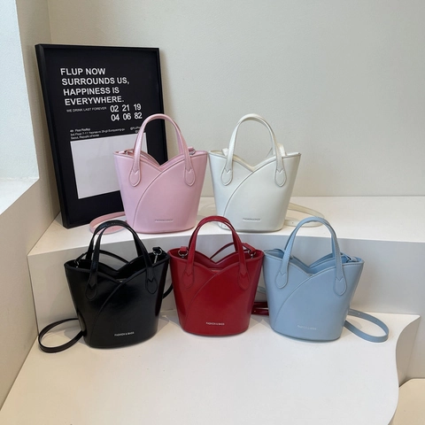 Damen PU Leder Eimer Tasche Blütenblatt Design Handtasche Verstellbare Schulter Umhängetasche Lässig Vielseitig Stilvoll