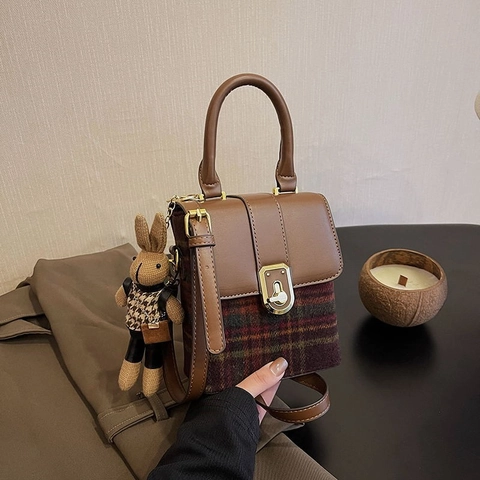 Vintage Crossbodytas Voor Dames Met Ruitjespatroon PU Leer Tweed Handtas Met Konijnenhanger Metalen Slot Handvat