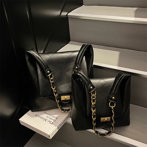 Quilted PU Leather Crossbody Bag Women Large Capacity Diamond Pattern Shoulder Bag Gold Chain Strap Vintage Lock