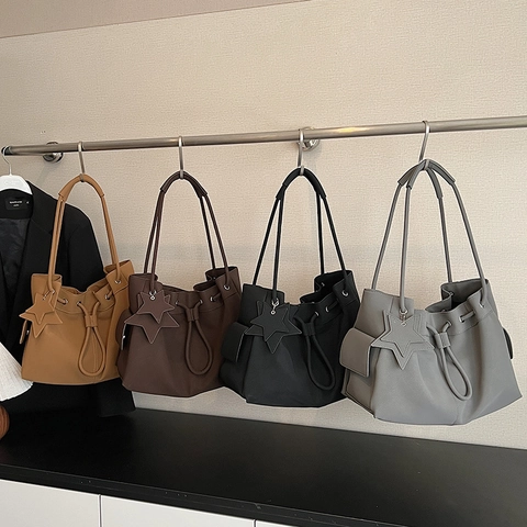 Dames Schoudertas Grote Capaciteit PU Leer Casual Koord Tote Met Ster Hanger Vintage Slouchy Onderarm Handtas