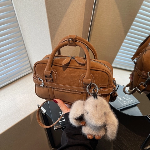 Retro Boston Bag Matte PU Leather Contrast Stitching Plush Rabbit Charm Versatile Shoulder Crossbody Handbag Korean Style