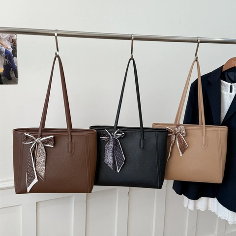 Große Kapazität Tote Bag Damen PU Leder Lychee Textur Schultertasche Mit Satinnschal Dekor Retro Casual Pendler Handtasche