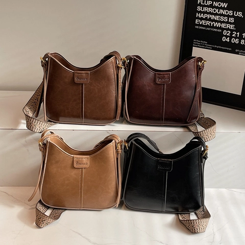 Women Retro PU Leather Crossbody Bag With Wide Shoulder Strap Fashionable Square Underarm Shoulder Bag For Commuting