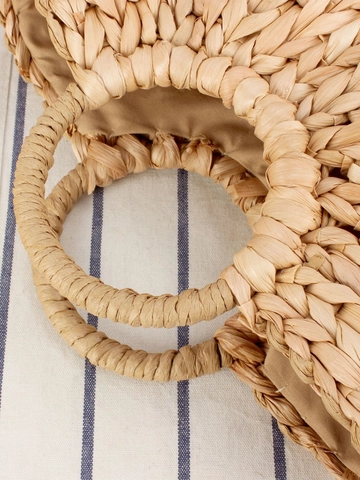 Hand-Woven Corn Husk Handbag Large Capacity Straw Tote With Round Handles Drawstring Closure Summer Beach Vacation For Women