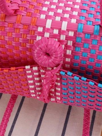 Handmade Woven Handbag PVC Plastic Contrast Color Summer Beach Picnic Basket With Top Lid And Handles For Women