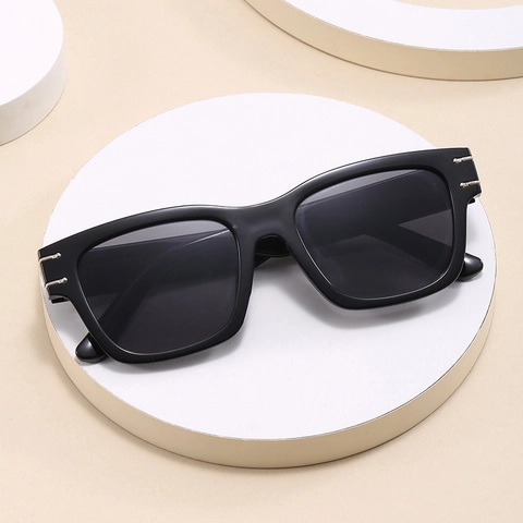 Mode Quadratische Sonnenbrille UV400 Schutz Retro PC Rahmen AC Linse Metall Dekor Outdoor Reisen Für Damen Herren