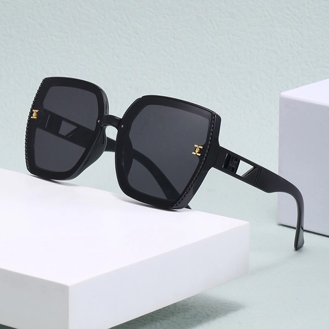 Fashion Oversized Square Sunglasses UV400 Protection PC Frame Hollow Temples Trendy Shades For Women And Men