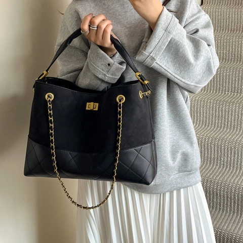 Vintage Umhängetasche Mit Rautensteppung Für Damen Wildlederimitat Patchwork Große Kapazität Tote Mit Kette Und Drehverschluss
