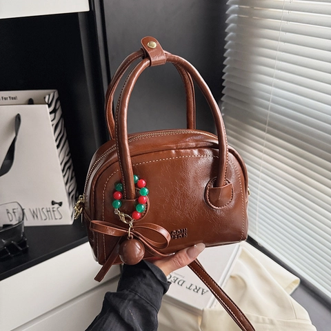 Borsa a Cuscino Boston in Pelle PU Lucida Vintage da Donna Con Ciondolo a Fiocco Con Perline di Natale Borsa a Mano Piccola Tracolla