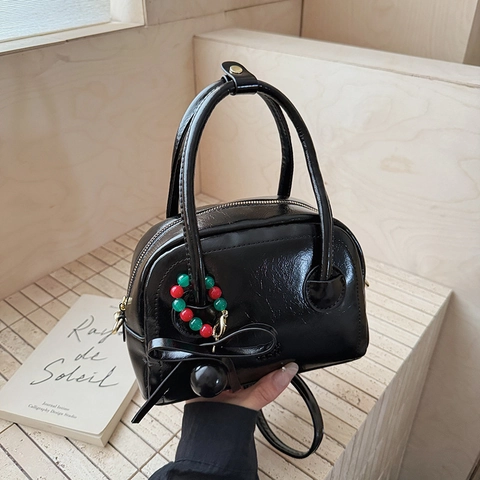 Borsa a Cuscino Boston in Pelle PU Lucida Vintage da Donna Con Ciondolo a Fiocco Con Perline di Natale Borsa a Mano Piccola Tracolla