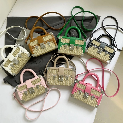 Sac À Bandoulière Boîte En Paille Tissée Rétro Avec Bordure En Cuir PU Coins Métalliques Rivet Sac À Main Pour Femmes