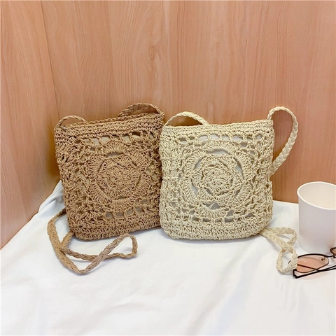 Handgefertigte Gehäkelte Stroh Umhängetasche Kleine Gewebte Blumenmuster Strandurlaub Sommer Schultertasche Damen