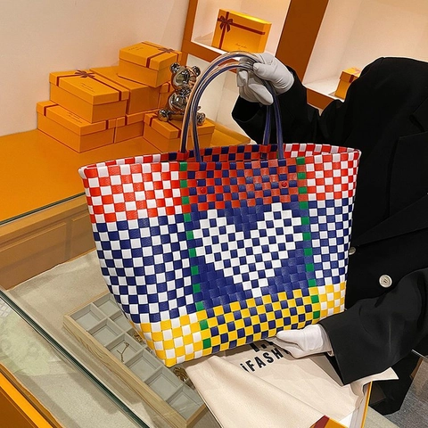 Handwoven Plastic Basket Bag Colorful Heart Pattern Large Capacity Summer Beach Tote With Transparent Handles For Women