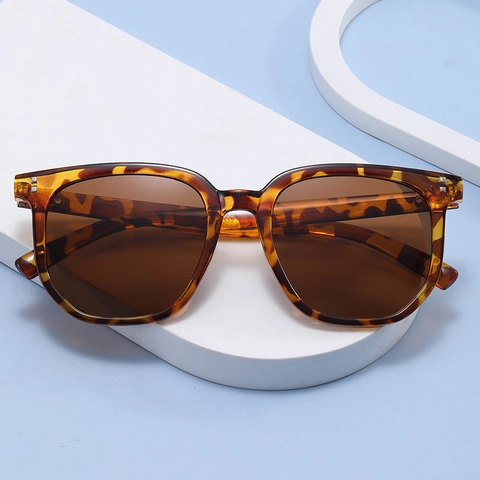 Retro Oversized Square Frame Sunglasses UV400 Protection PC AC Lens Rivet Fashion Eyewear For Men Women