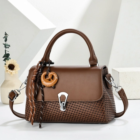 Sac Bandoulière Femme En Similicuir PU Et Tissage Sac À Main Avec Breloque Bretzel Style Coréen Vintage