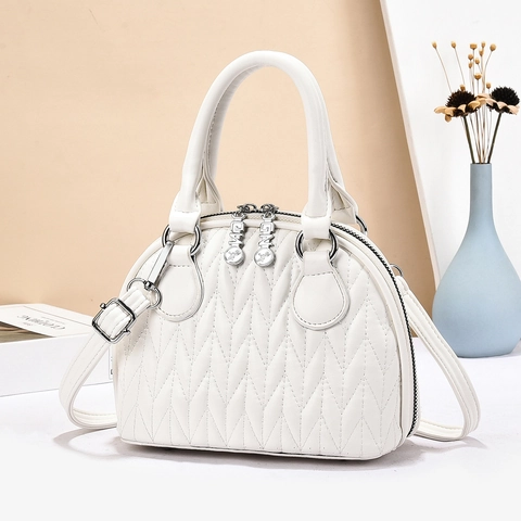 Women Quilted PU Leather Crossbody Bag Shell Shape Handbag With Silver Hardware And Detachable Shoulder Strap