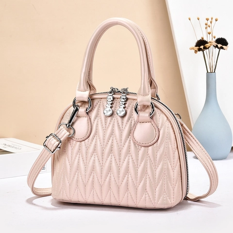 Women Quilted PU Leather Crossbody Bag Shell Shape Handbag With Silver Hardware And Detachable Shoulder Strap