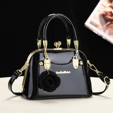 Sac À Main Coquille En Cuir Verni Brillant Bandoulière Avec Pendentif Rose Matériel Doré Style Vintage Pour Femmes
