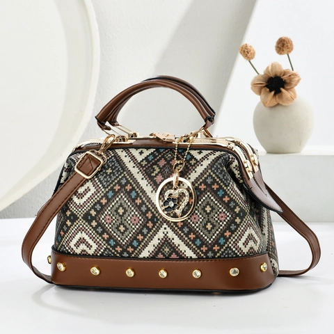 Borsa A Tracolla In Jacquard Bohemien Borsa A Mano In Pelle PU Con Borchie E Ciondolo A Cuore Da Donna Stile Etnico