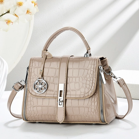 Croco Pattern PU Leather Shoulder Bag Shiny Patent Handbag With Detachable Strap Silver Metal Pendant Fashion For Women