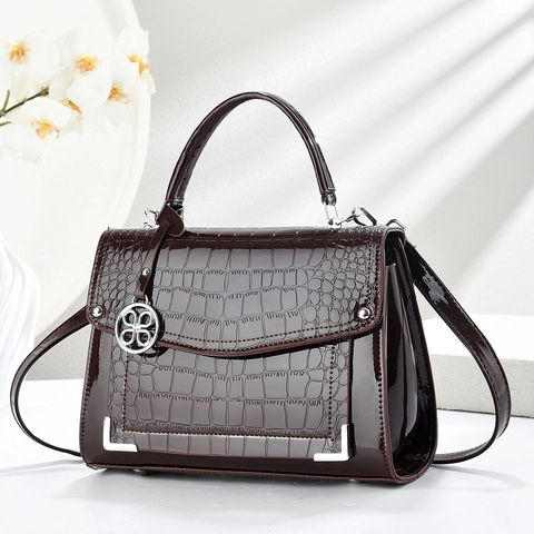 Women Crocodile Pattern Patent Leather Handbag Top Handle Shoulder Crossbody Bag With Clover Pendant Elegant Fashion