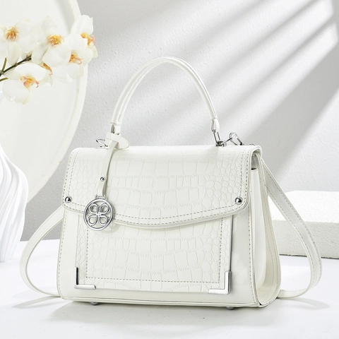 Women Crocodile Pattern Patent Leather Handbag Top Handle Shoulder Crossbody Bag With Clover Pendant Elegant Fashion