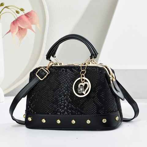 Damentasche Umhängetasche Schlangenmuster PU-Leder Goldene Nieten Doktortasche Herzanhänger Elegante Retro-Schultertasche