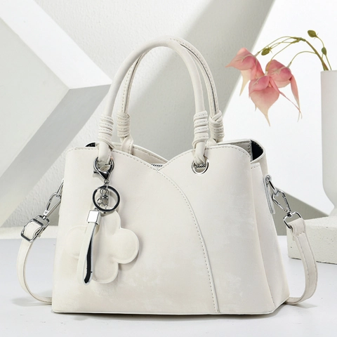 Sac À Main Femme Élégant En Cuir PU Texture Mate Sac À Épaule Avec Bandoulière Amovible Et Pendentif Trèfle Rétro