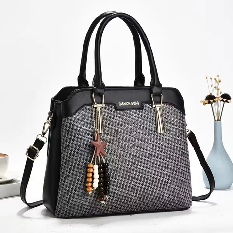 Borsa A Mano In Pelle PU Intrecciata Patchwork Grande Capacità Borsa A Tracolla Con Ciondolo A Stella Per Donna Chic