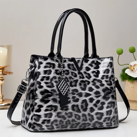 Borsa A Mano Da Donna Stampa Leopardata Pelle PU Verniciata Decorazione Metallo V Borsa A Tracolla Elegante Ufficio