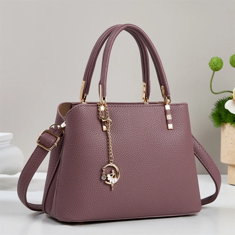 Borsa Da Donna In Pelle PU Trama Lychee Grande Capacità Tote Borsa A Tracolla Con Ciondolo Dorato Elegante Versatile