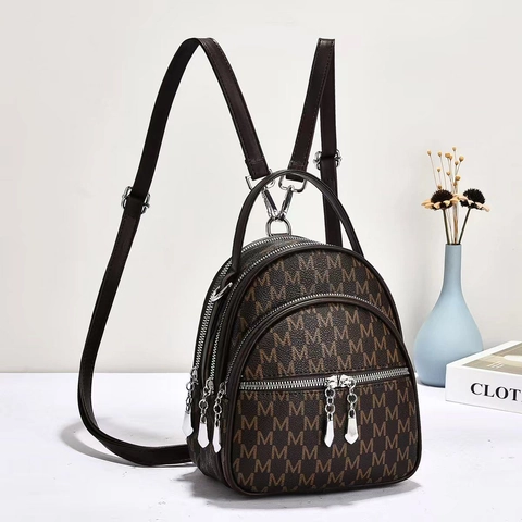 Mini Mochila de Moda para Mujer de Cuero PU con Estampado de Letra M Bolso de Hombro Multifuncional con Triple Cremallera