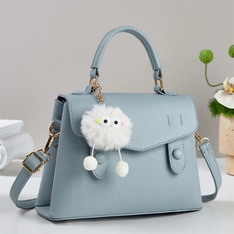 Damen Handtasche PU Leder Litschi Muster Abnehmbarer Gurt Elegante Tasche Mit Plüsch Anhänger Und Goldener Hardware