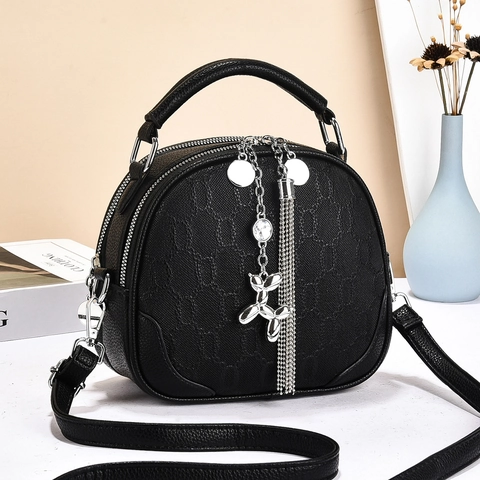 Sac Bandoulière Chic En Cuir PU Pour Femmes Avec Pendentif Chien Ballon Et Gland En Métal Sac À Main À Double Fermeture