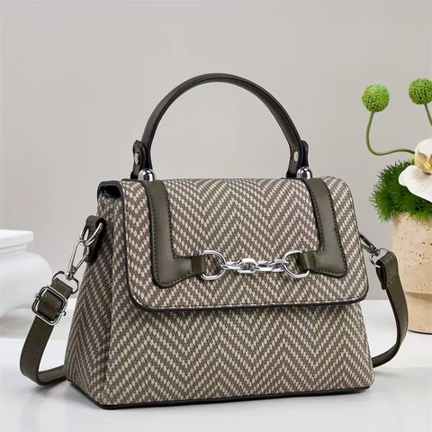 Sac À Main En Tissu À Chevrons Patchwork En Cuir PU Sac À Bandoulière Avec Chaîne En Métal Style Rétro Pour Femmes