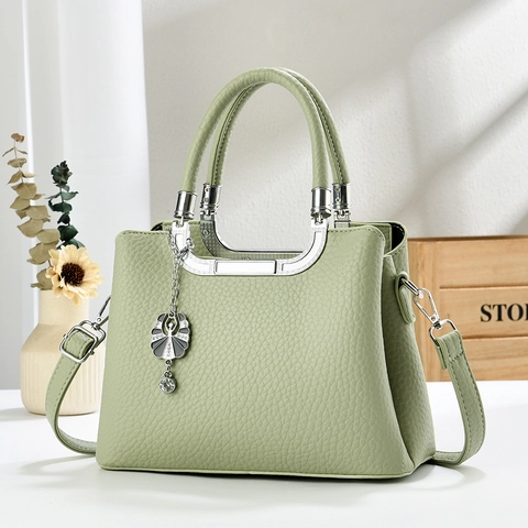 PU Leren Handtas Elegante Tote Crossbody Tas Met Zilveren Hardware Bloembladhanger Kantoor Woonwerkverkeer