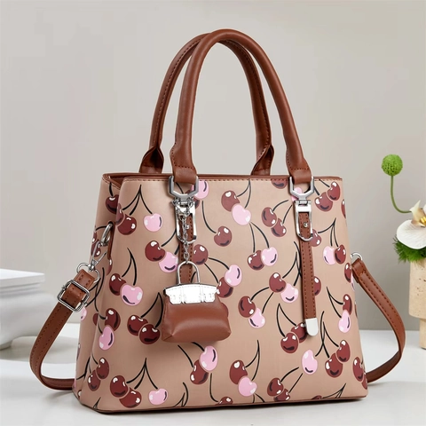 Borsa A Mano Con Stampa Ciliegia In Pelle PU Borsa A Tracolla Per Donna Grande Capacità Borsa A Spalla Con Mini Ciondolo Trendy Elegante