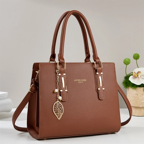 Bolso de Hombro de Cuero PU con Patrón de Lichi para Mujer Bolso de Mano de Gran Capacidad con Colgante de Hoja y Perla Artificial